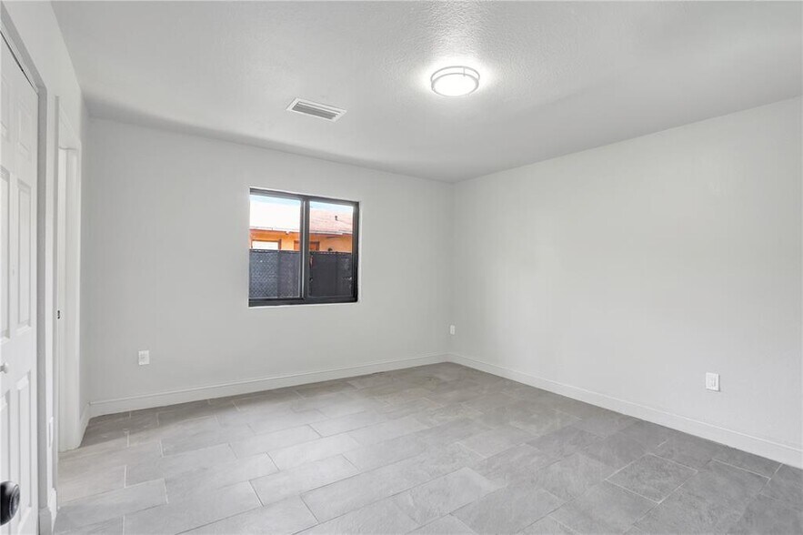 Building Photo - 861 NW 6th Ave