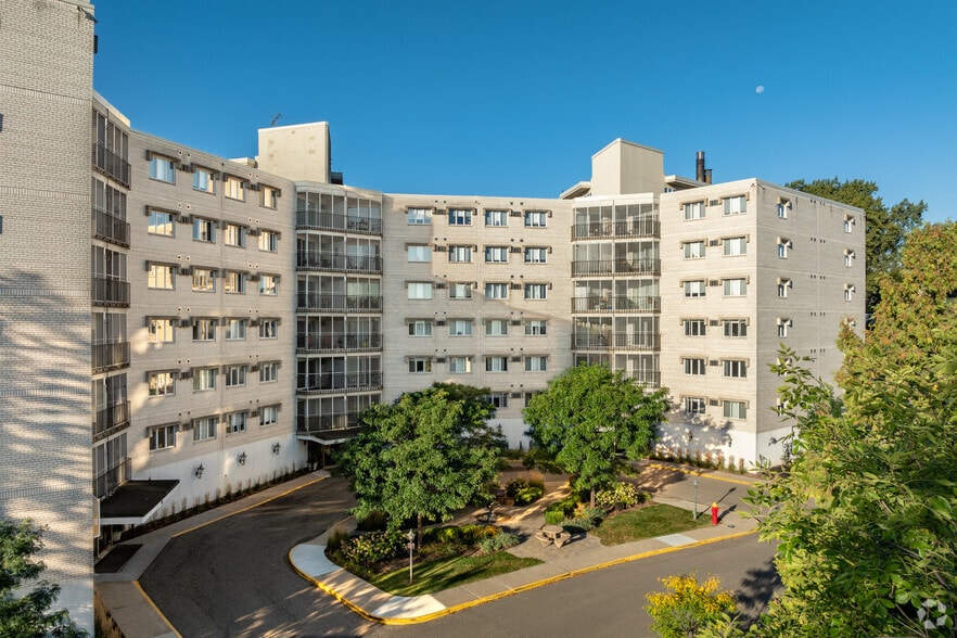 Montcalm Luxury Rental Community - Montcalm Apartments