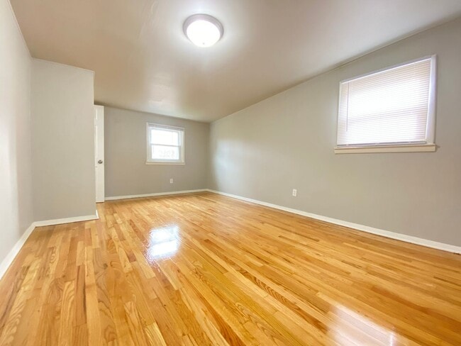 Building Photo - 4 Bed 1.5 Bath Home In Gary