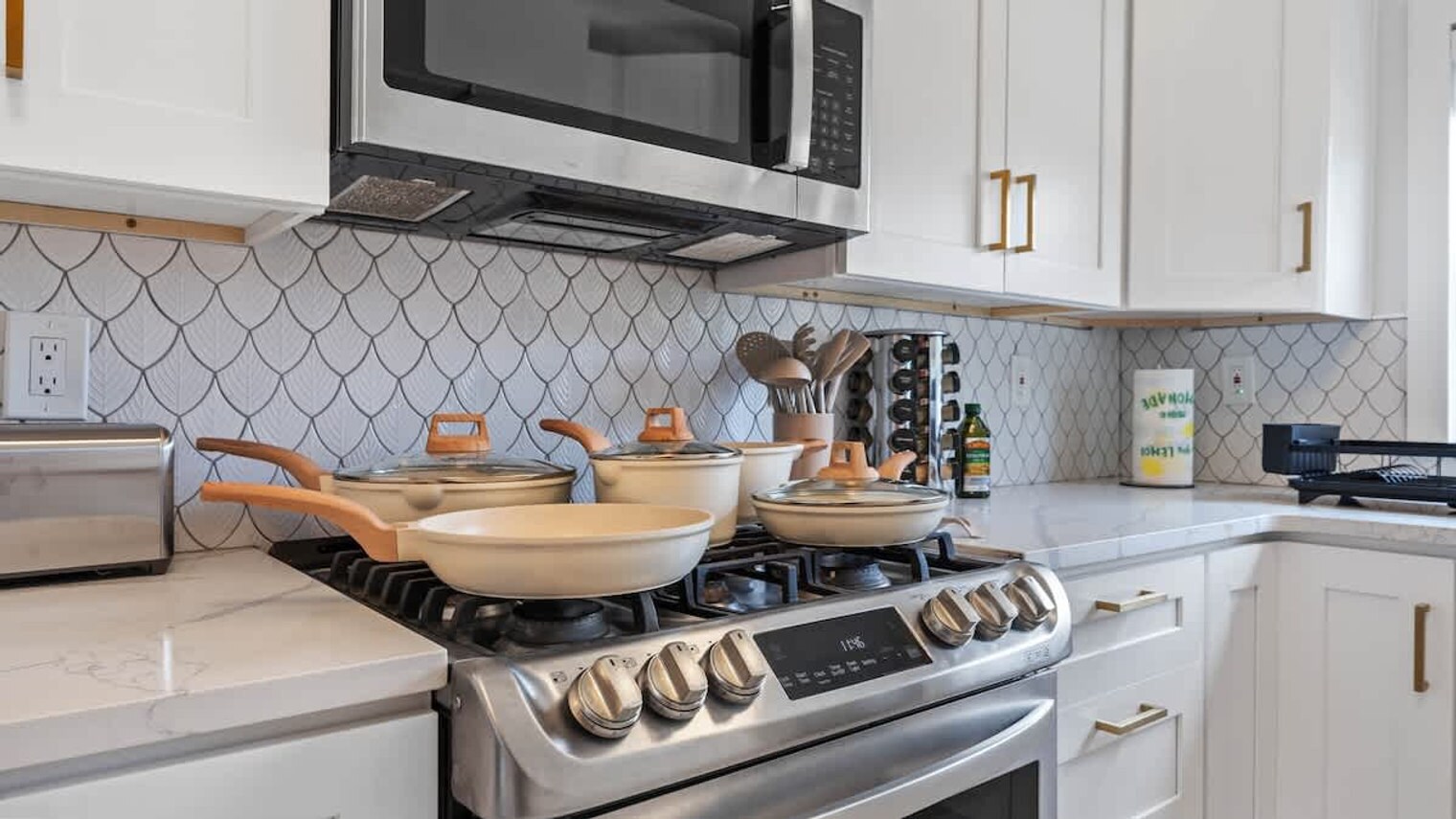 Building Photo - 720 1/2 West Woodlawn Avenue-SI ID1271939P