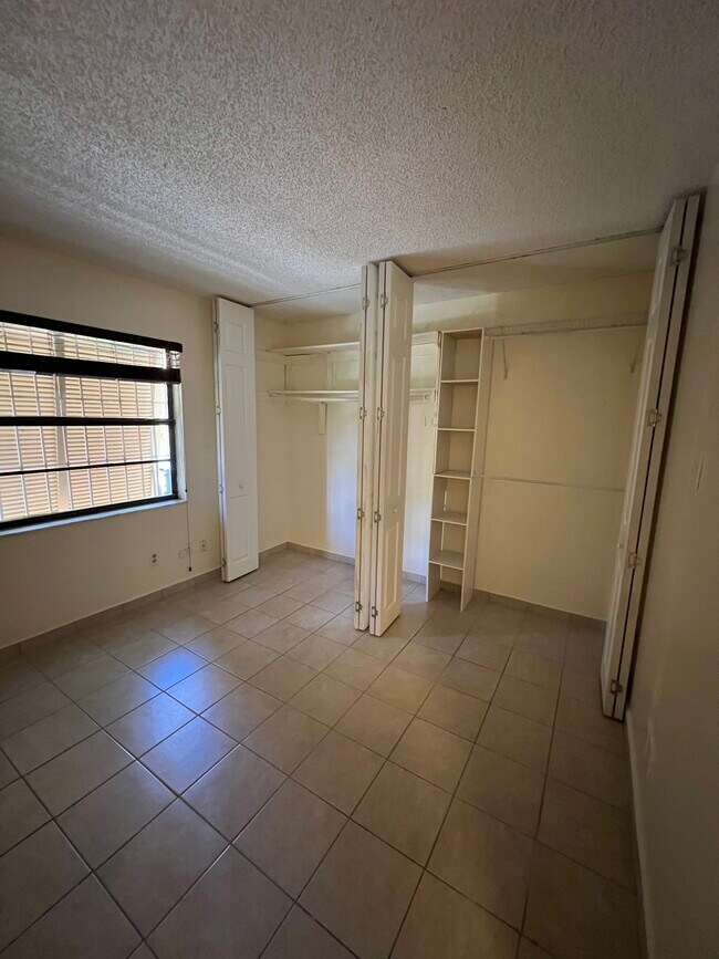 Oversized double closets - 1424 SW 131st Place Cir E