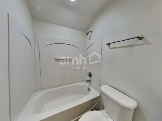 Building Photo - 300 Pemaquid Ct