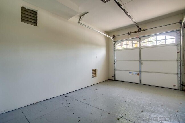 Building Photo - 3447 Goldfinch St