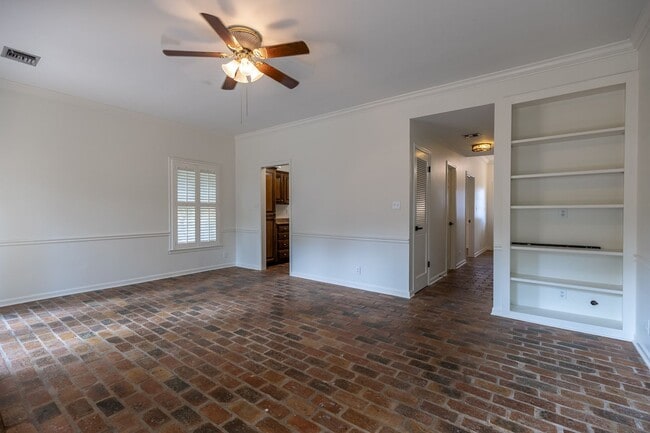 Building Photo - Two bedroom two and a half bath across from Mobile Bay!