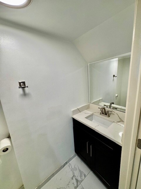 Building Photo - 2706 NE 30th Pl