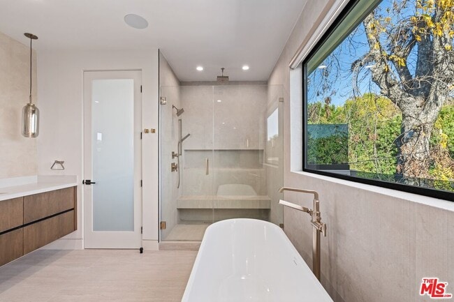 Building Photo - 4708 Noble Ave