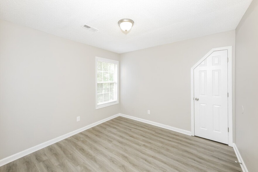 Building Photo - 1609 Blossom Dr