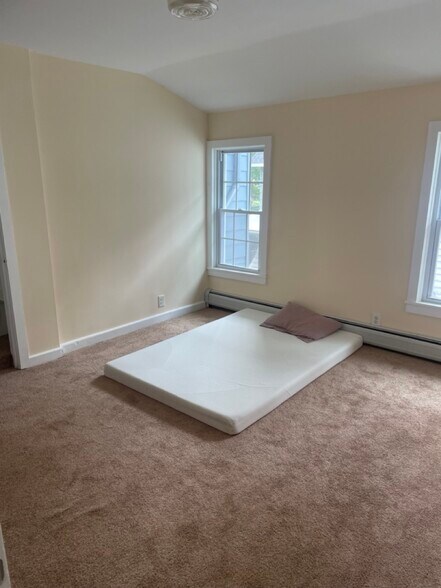 Bedroom - 404 W Clinton St
