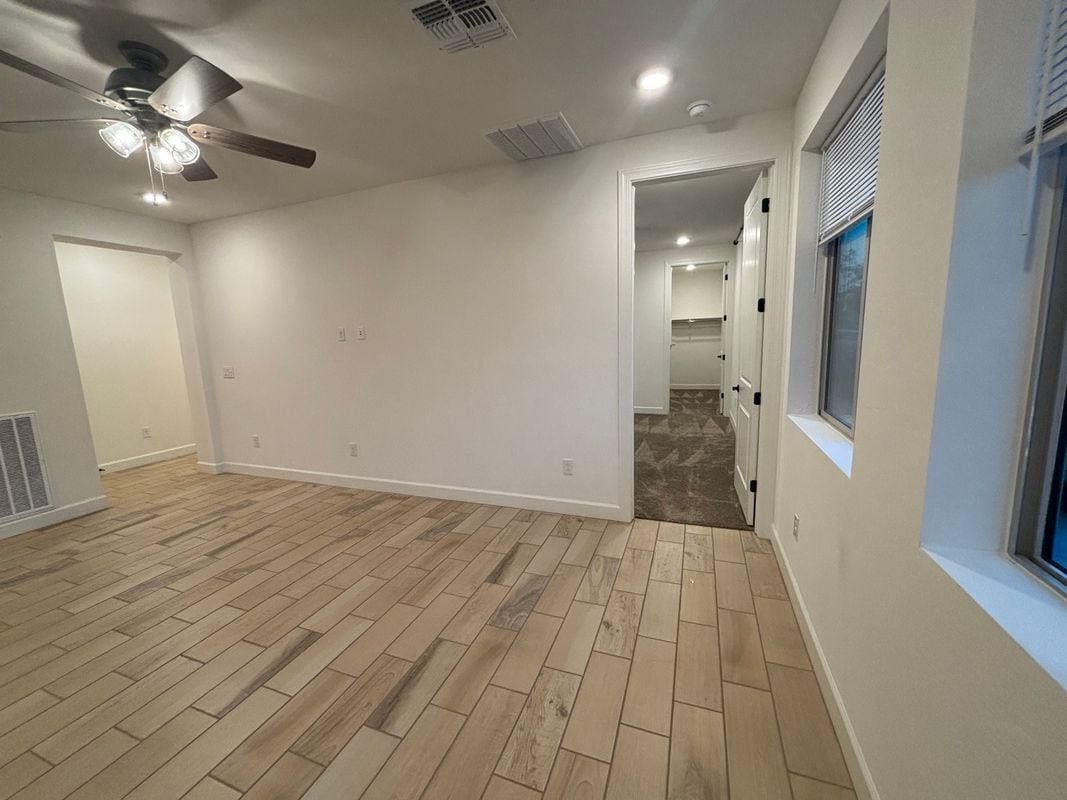 Building Photo - 2121 W Sonoran Desert Dr