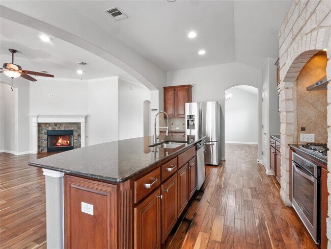 Building Photo - 802 Wood Mesa Dr