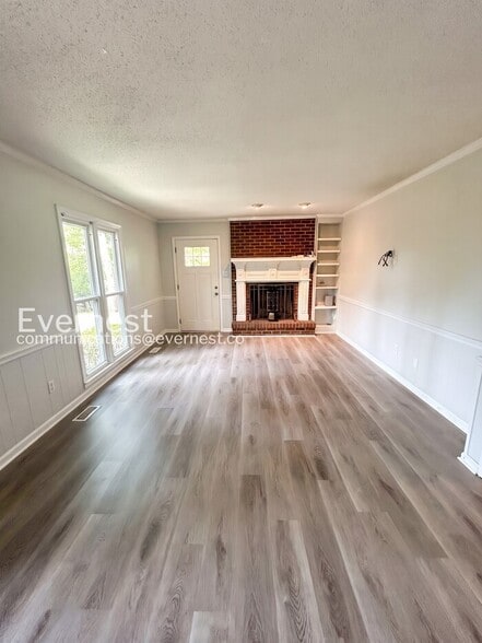 Building Photo - 3208 Pinecrest Dr