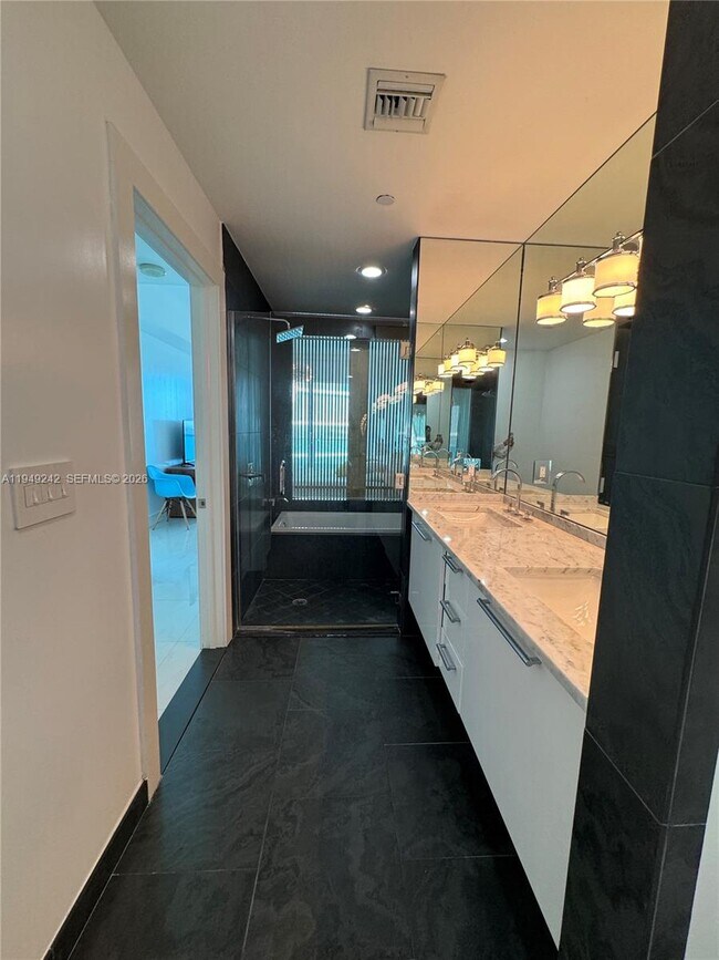 Building Photo - 900 Biscayne Blvd