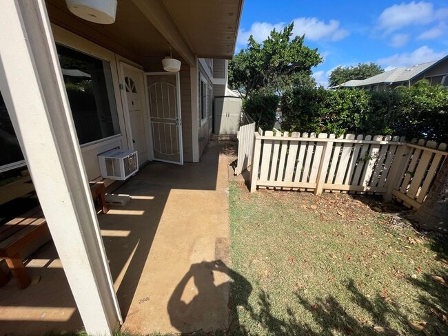 Building Photo - 2 Bed/ 1Bath Unfurnished Upgraded Ground Floor Southpointe Unit with a Yard + 2 Parking Spaces