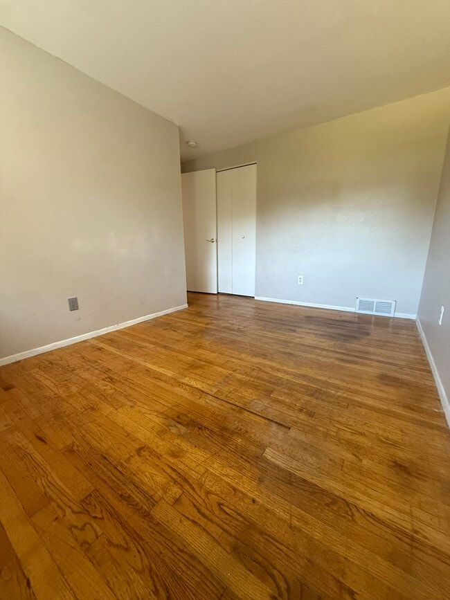Building Photo - 105 S Christine Cir