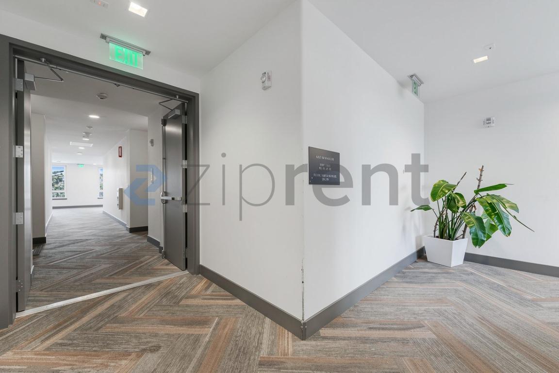 Building Photo - Unit 407