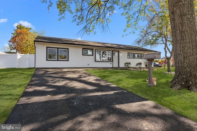 Building Photo - 338 Goldenridge Dr