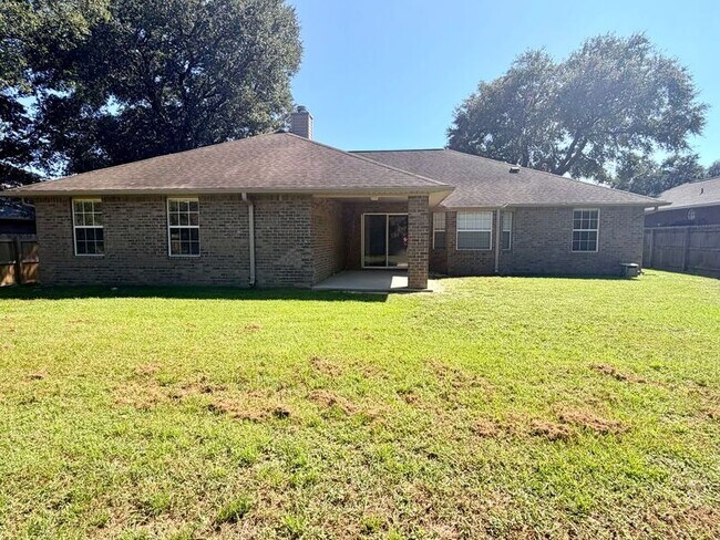Building Photo - 5836 Chi Chi Cir