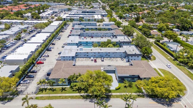 Building Photo - 4590 SW 67th Ave