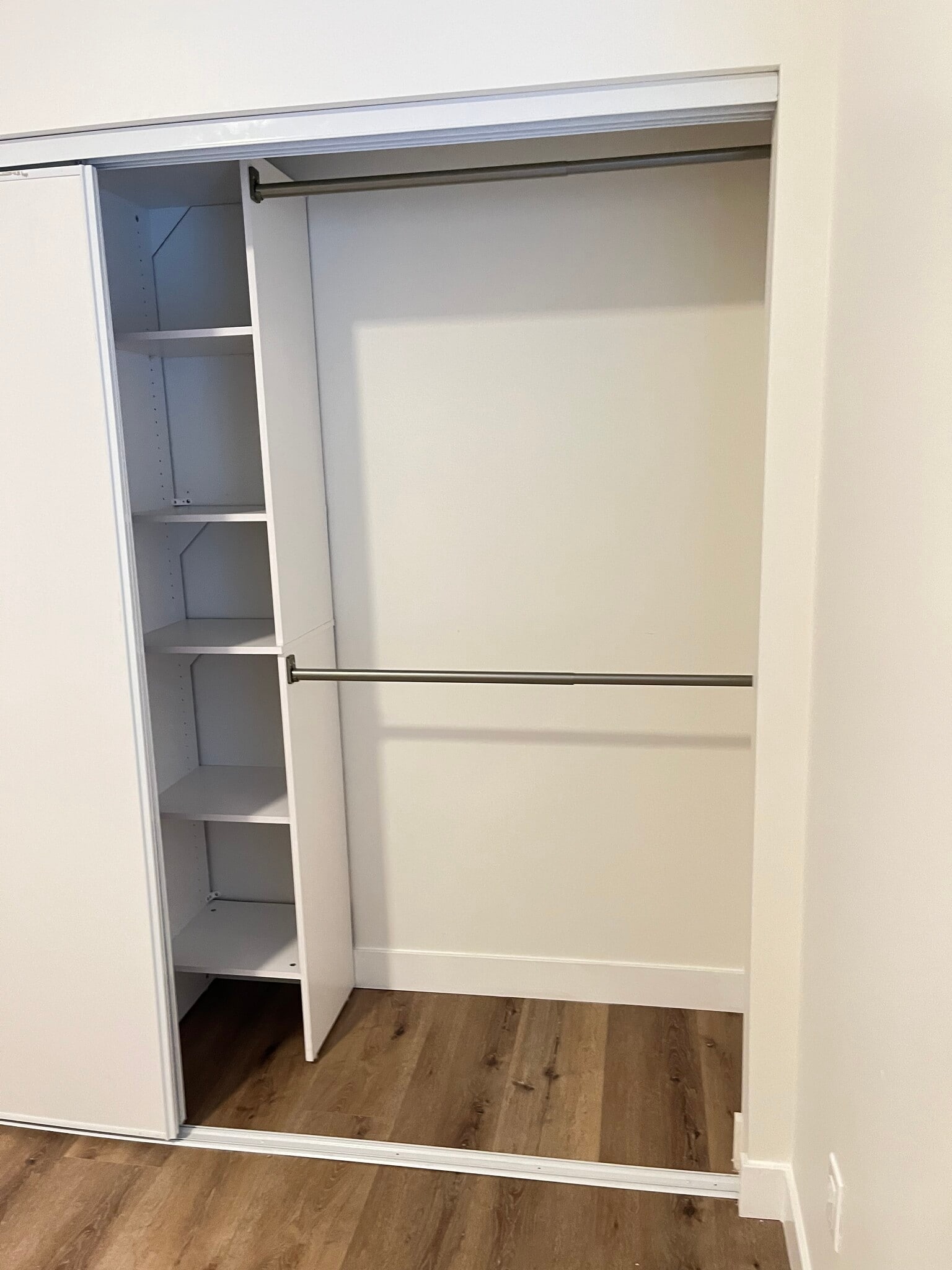 Building Photo - 9938 Lull St