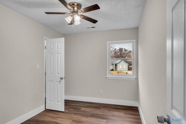 Building Photo - 213 Rebecca Pines Dr