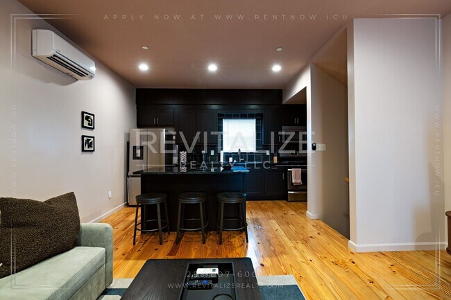 Building Photo - Fully Furnished Townhome w/ Private Garage