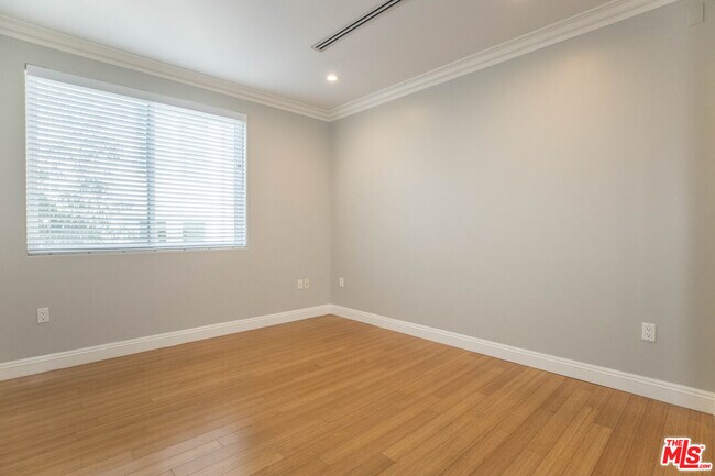 Building Photo - 1283 Havenhurst Dr