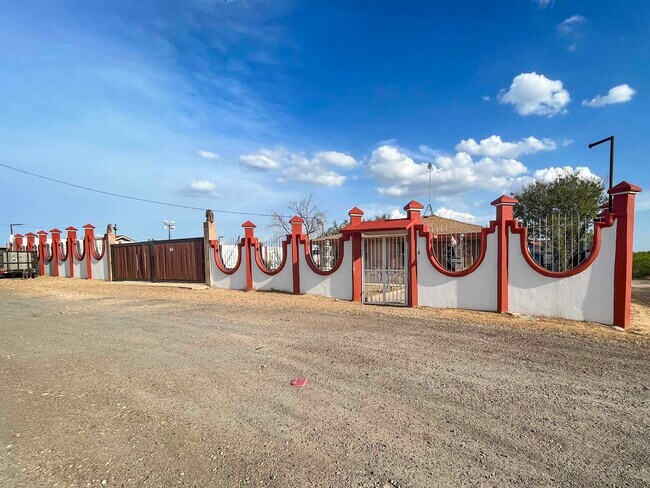 Building Photo - 105 Ranch Rd