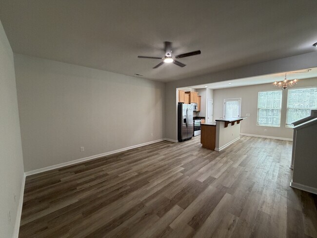 Building Photo - 1037 Grand Ridge Dr