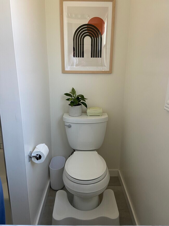 Main bathroom - 2034 Augustan Ave