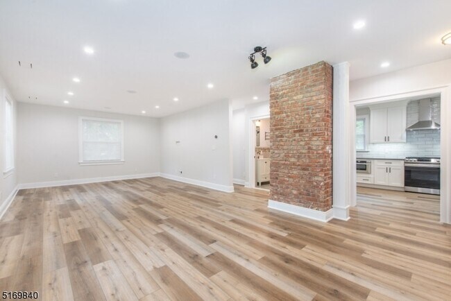 Building Photo - 31-37 Oak Grove Rd