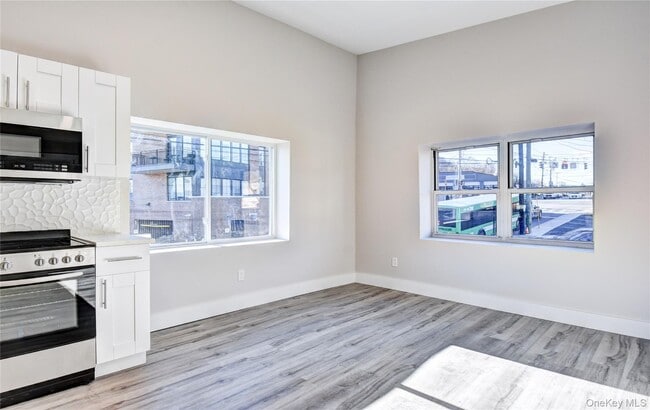 Building Photo - 292 Main St