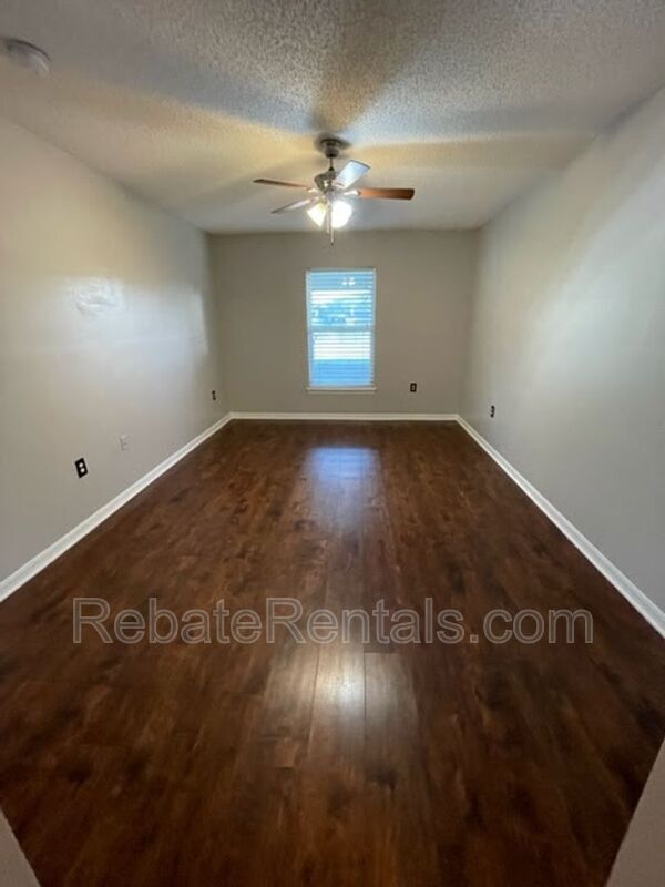 Building Photo - 10538 Lantana Lakes Dr N