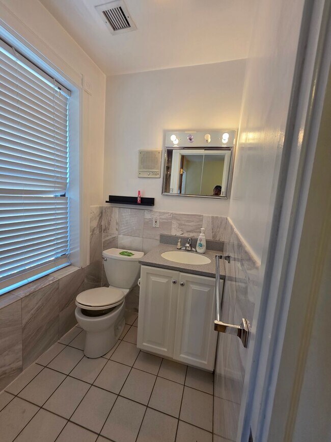 Building Photo - No Brokers Fee, Central Heat/AC, Garage Pa...