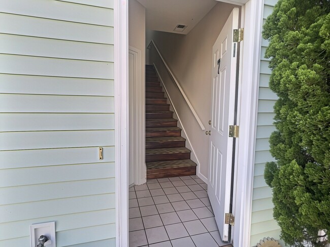 Building Photo - 6500 Colonial Dr