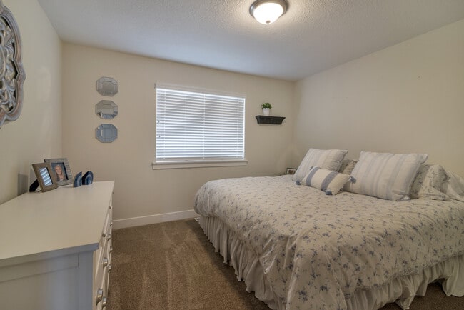 Building Photo - 911 S Aspen Pl