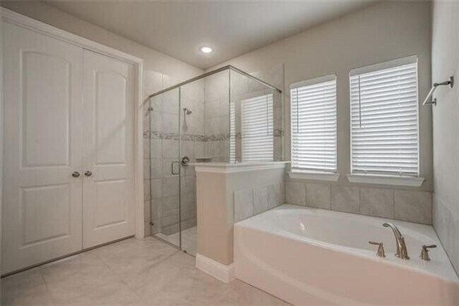 Building Photo - Stunning 5BR House in Sunnyvale