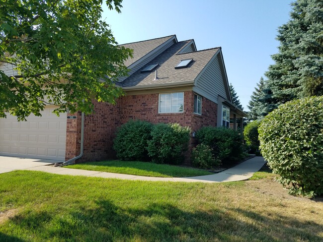 Building Photo - 5476 Victory Cir