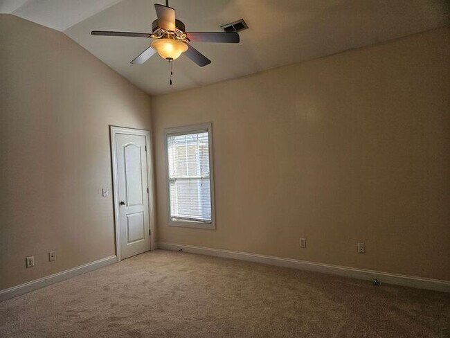 Building Photo - Charming Bungalow at Historic Seminary Ridge