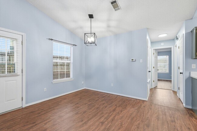 Building Photo - Home in Benton