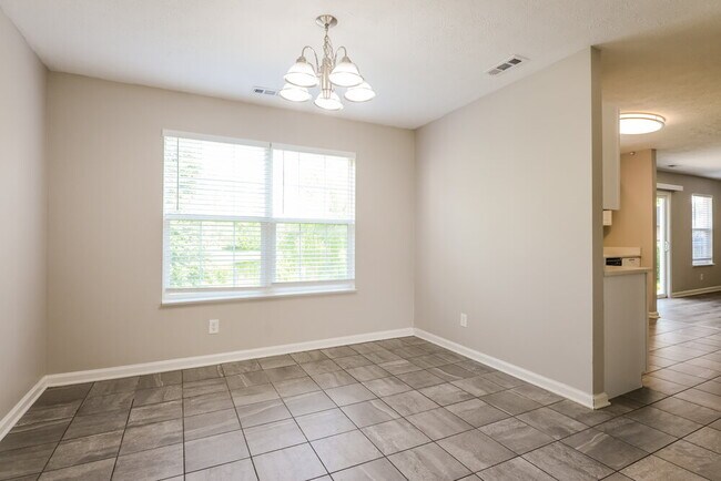 Building Photo - 6827 Devinney Ln