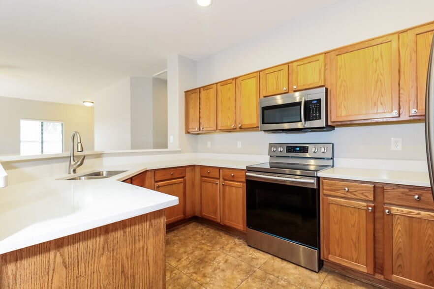 Building Photo - 505 W Del Rio Ln