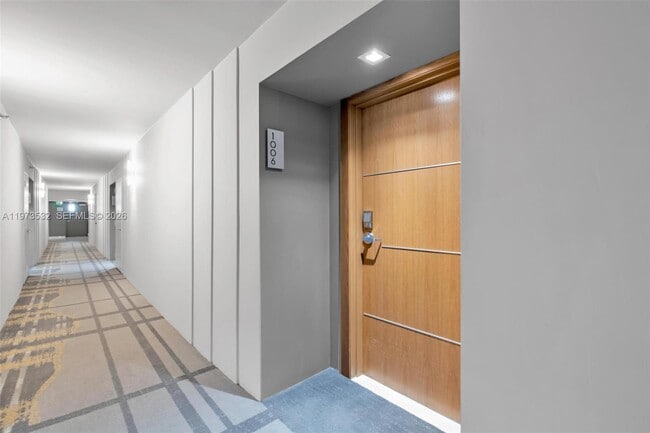 Building Photo - 400 South Pointe Dr