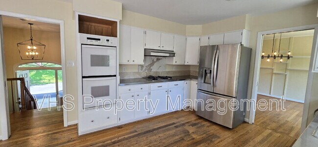 Building Photo - 7297 Moss Ln
