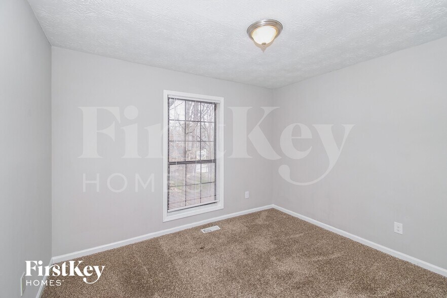 Building Photo - 1648 Olde Oak Dr