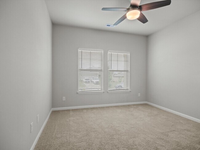 Building Photo - 227 Poplar Hollow Dr