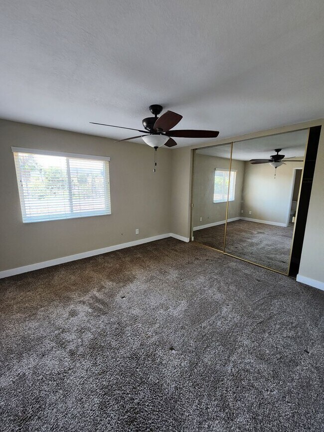 Building Photo - Poway - View Lot - Single Story House