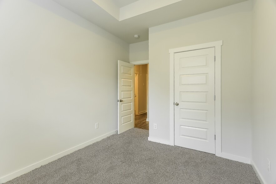 Building Photo - 5400 Cedar Creek Dr