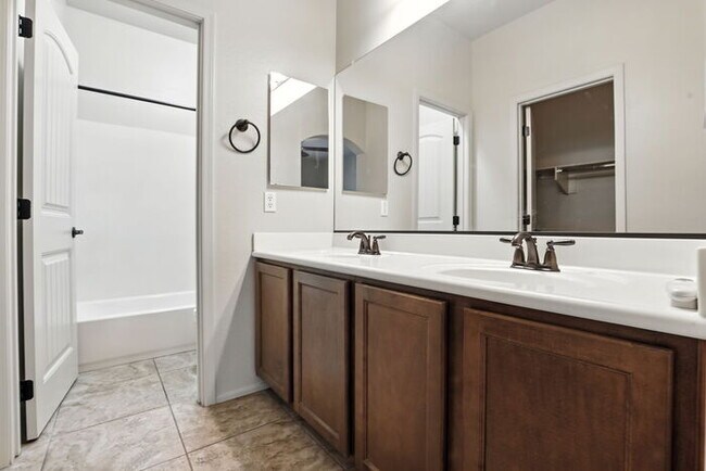 Building Photo - 3570 S Winter Lane #102