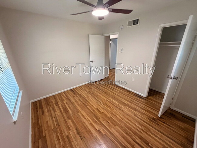 Building Photo - 1327 Busby Ave
