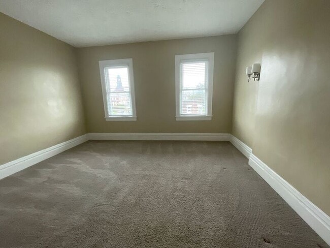 Building Photo - 931-933 E. Whittier Street